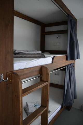 Отель Loft Family Hotel Иматра Односпальная кровать в общем номере для мужчин и женщин-4